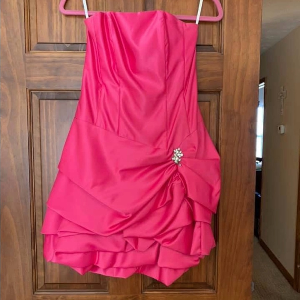Elegant Pink Strapless Mini Dress